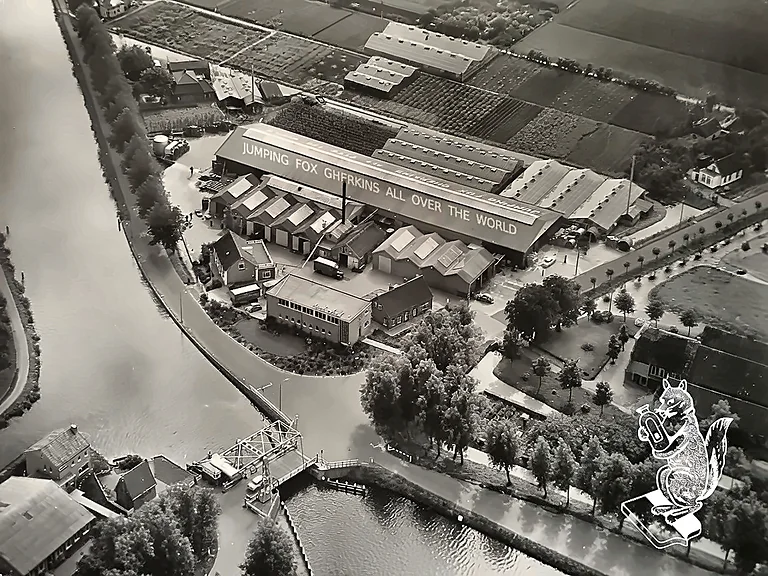Aerial photo of the L.P. Uijttewaal canning factory with the text Jumping Fox Gherkins All Over The World on the roof